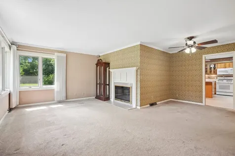 8512 Ridgewood Road Rock Island IL 61201