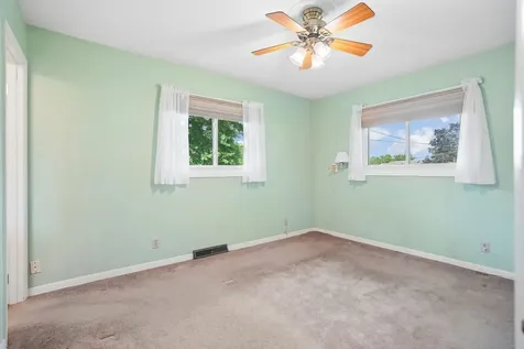 8512 Ridgewood Road Rock Island IL 61201