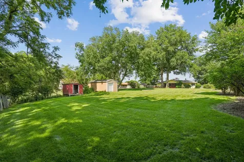 8512 Ridgewood Road Rock Island IL 61201