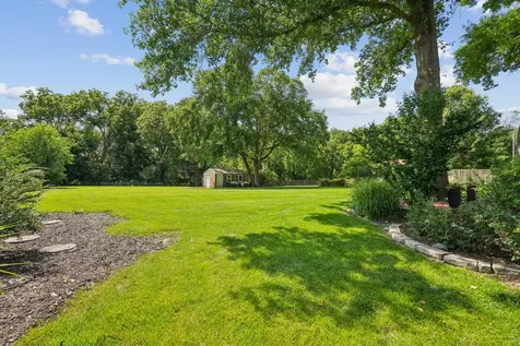 8512 Ridgewood Road Rock Island IL 61201