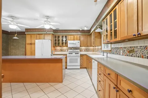 8512 Ridgewood Road Rock Island IL 61201