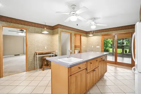 8512 Ridgewood Road Rock Island IL 61201