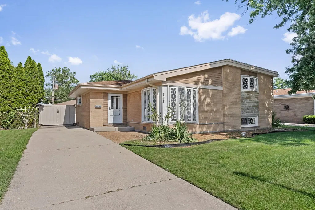 2607 Mayfair Avenue Westchester IL 60154