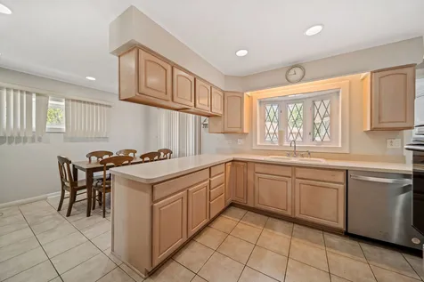 2607 Mayfair Avenue Westchester IL 60154