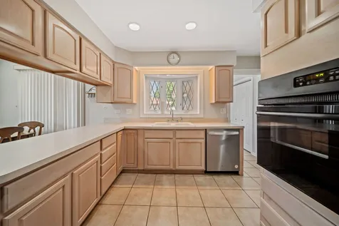 2607 Mayfair Avenue Westchester IL 60154