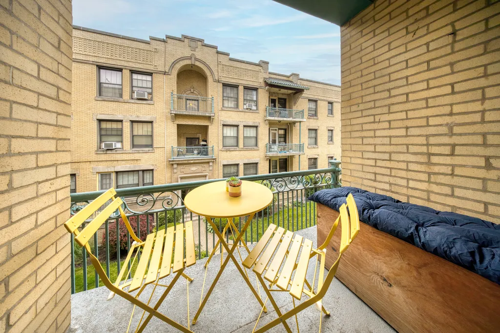 5522 South Cornell Avenue Chicago IL 60637
