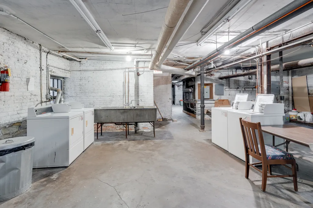 5522 South Cornell Avenue Chicago IL 60637