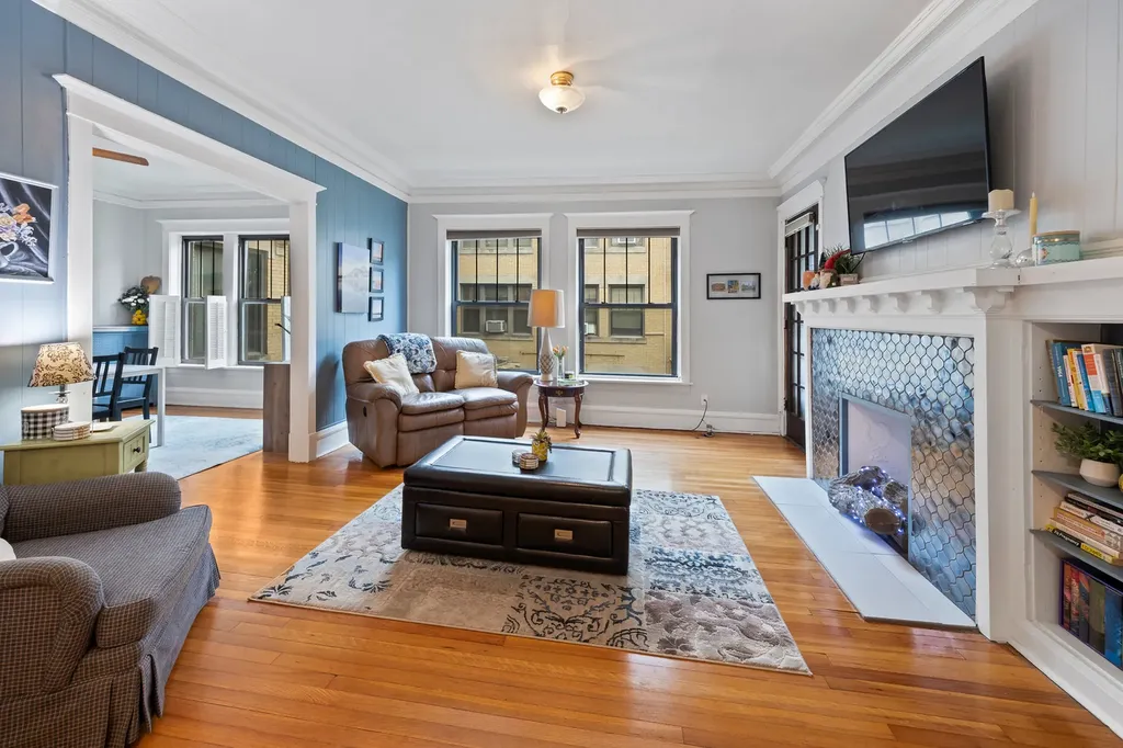 5522 South Cornell Avenue Chicago IL 60637