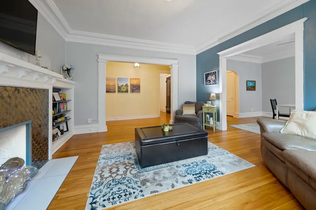 5522 South Cornell Avenue Chicago IL 60637