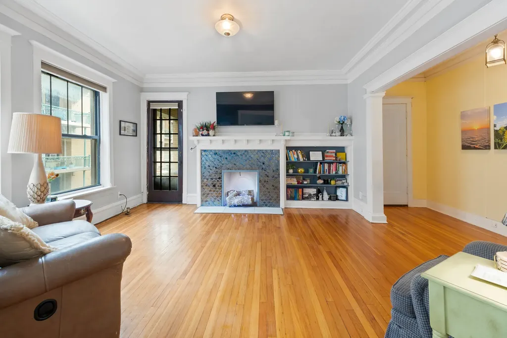 5522 South Cornell Avenue Chicago IL 60637