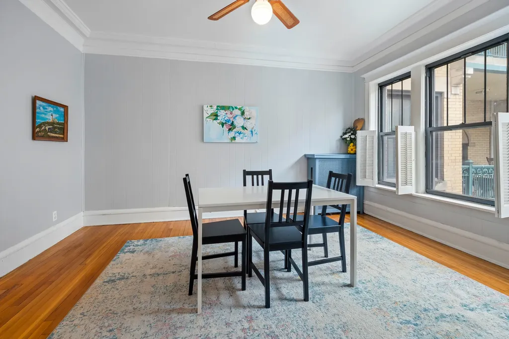 5522 South Cornell Avenue Chicago IL 60637