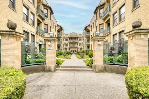 5522 South Cornell Avenue Chicago IL 60637