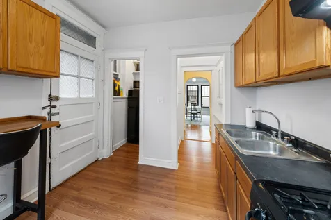 5522 South Cornell Avenue Chicago IL 60637