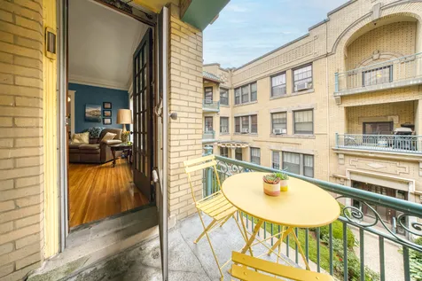 5522 South Cornell Avenue Chicago IL 60637