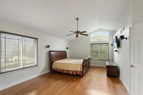 280 Pembrook Lane Mundelein IL 60060