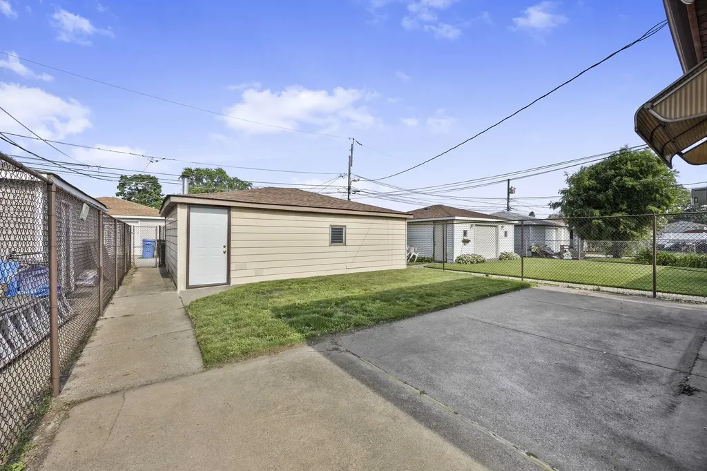 12723 South Marquette Avenue Chicago IL 60633
