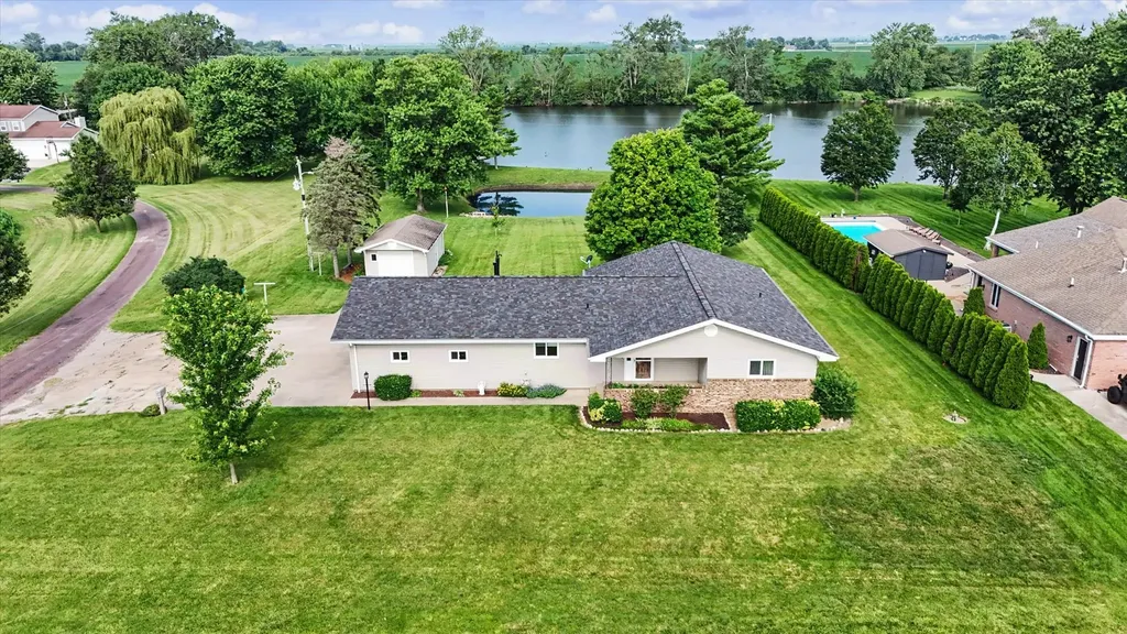 101 Lakeview Drive Gibson City IL 60936