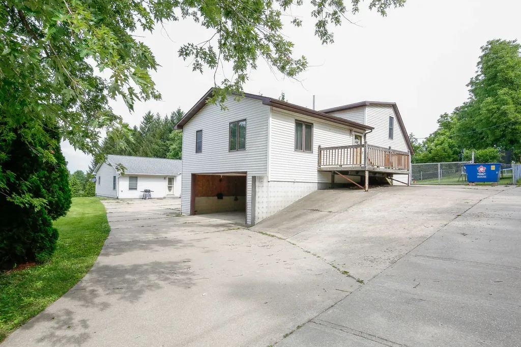 910 Stony Point Road Dixon IL 61021