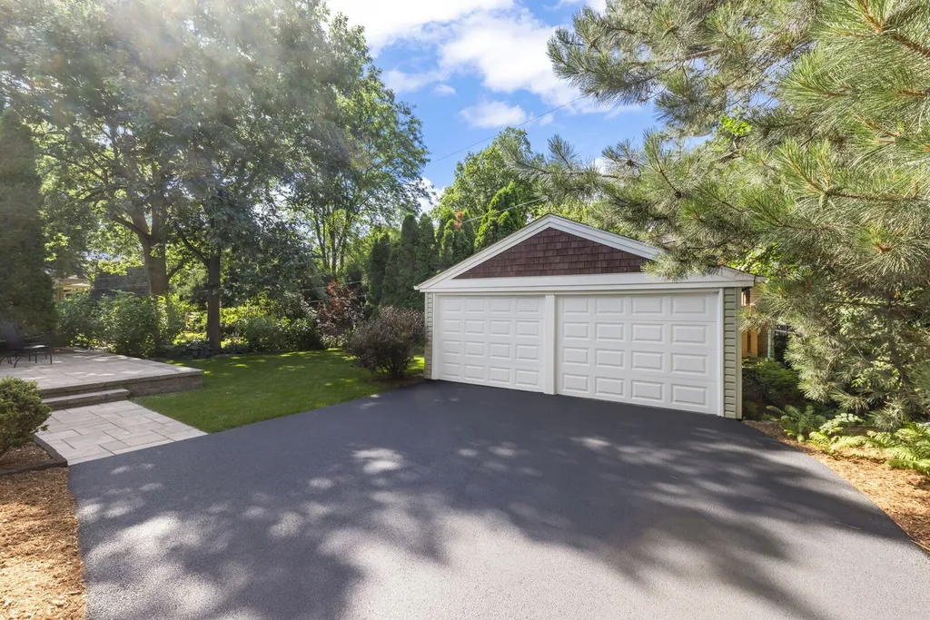 848 Woodland Drive Glen Ellyn IL 60137