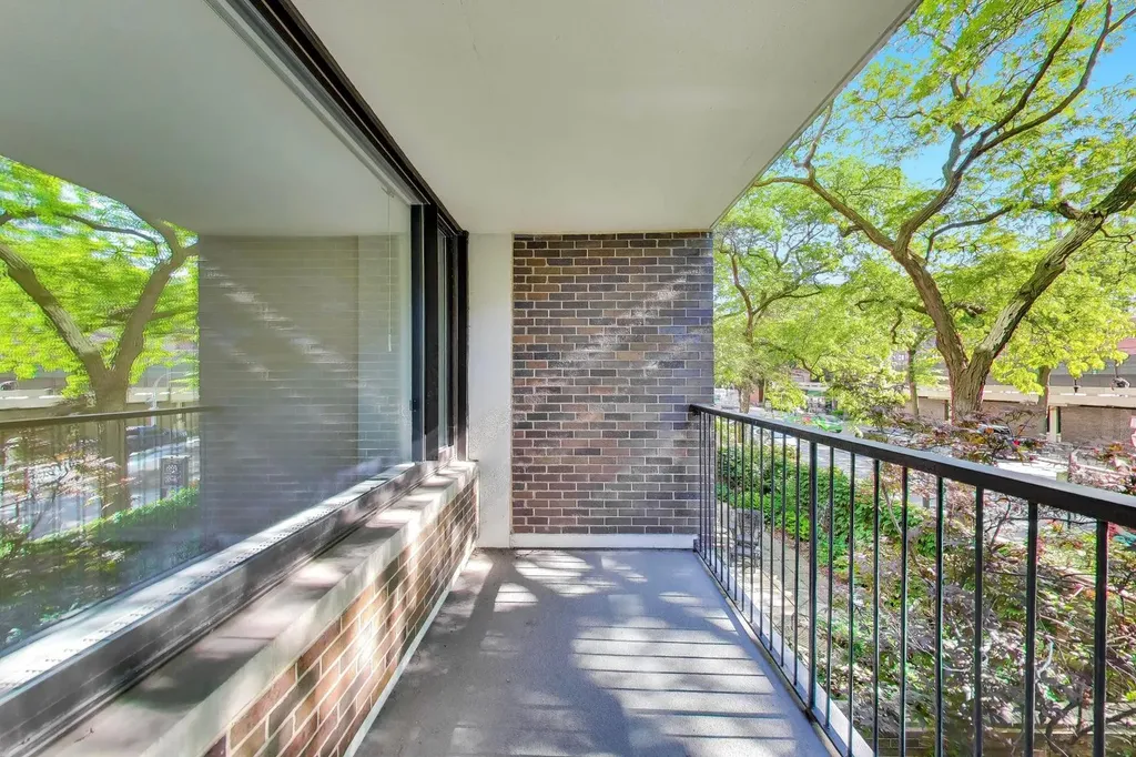 1555 North Sandburg Terrace Chicago IL 60610