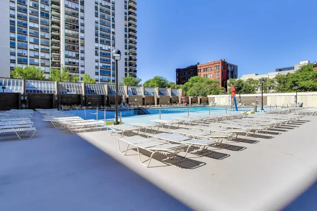1555 North Sandburg Terrace Chicago IL 60610