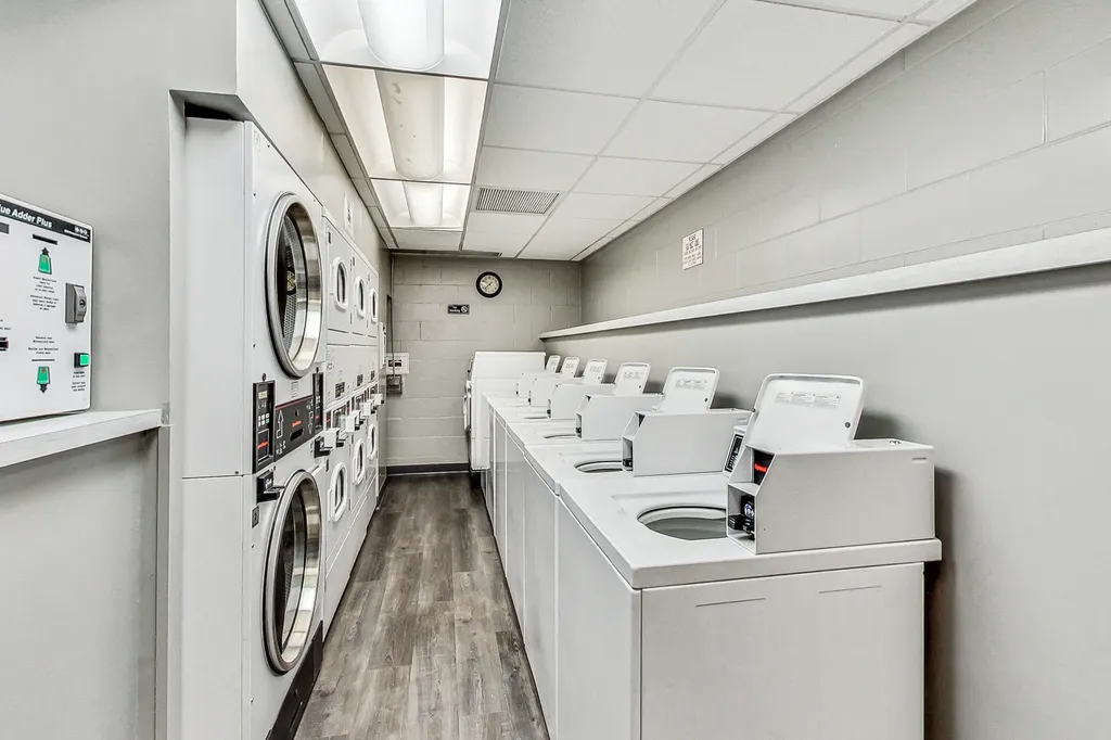 1555 North Sandburg Terrace Chicago IL 60610