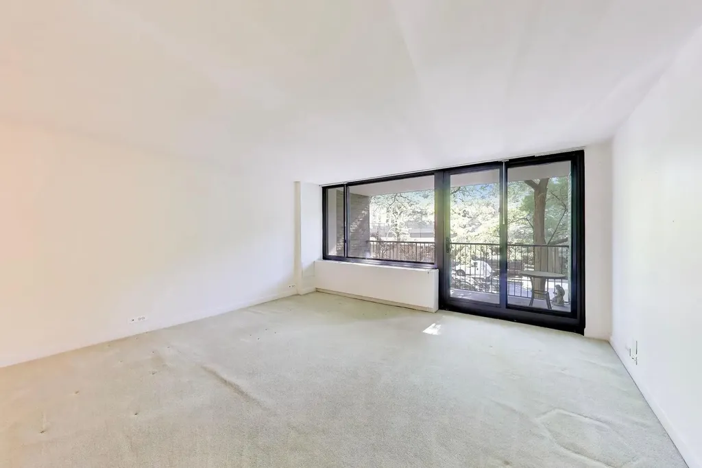 1555 North Sandburg Terrace Chicago IL 60610