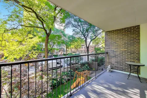 1555 North Sandburg Terrace Chicago IL 60610