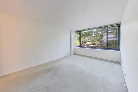 1555 North Sandburg Terrace Chicago IL 60610