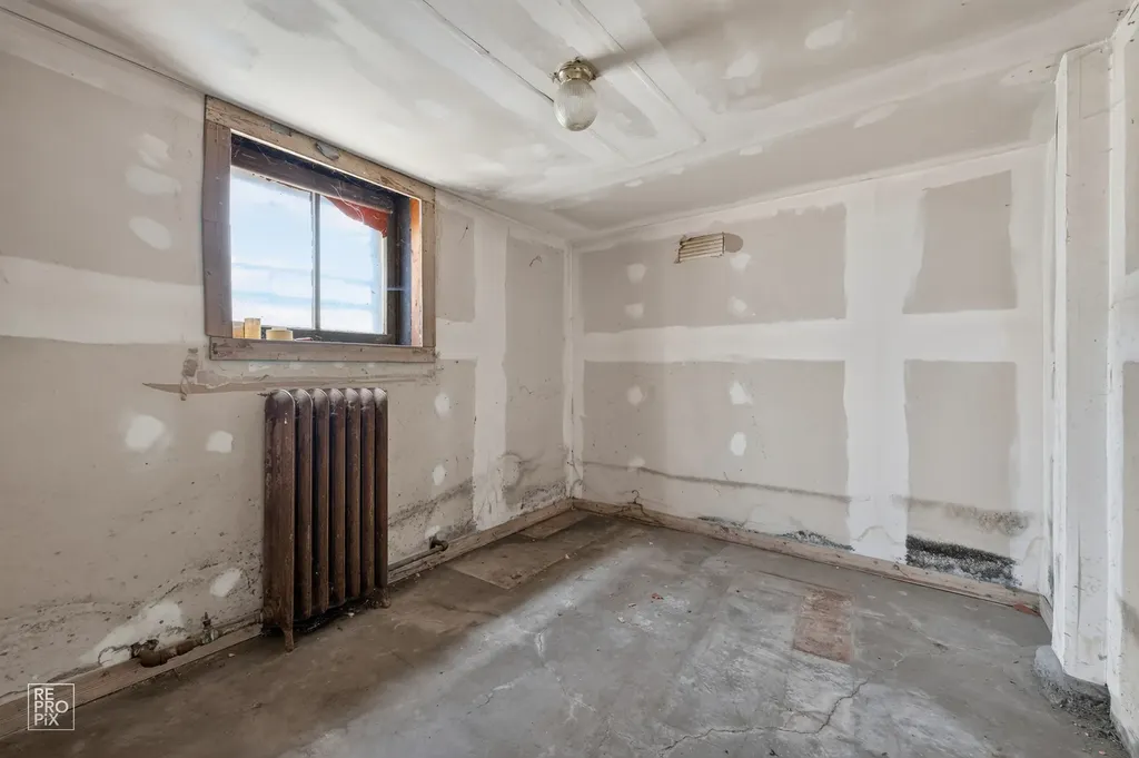 928 North Parkside Avenue Chicago IL 60651