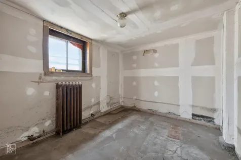 928 North Parkside Avenue Chicago IL 60651