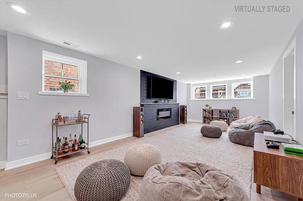 3625 North Nora Avenue Chicago IL 60634