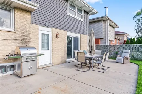 10141 Alice Court Oak Lawn IL 60453