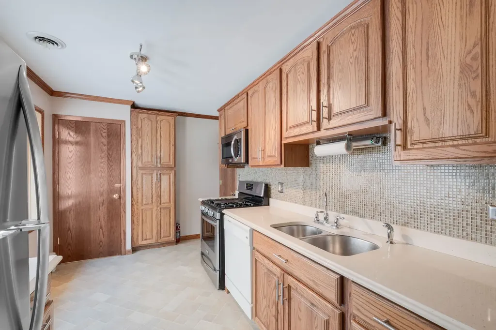 4301 North Mcvicker Avenue Chicago IL 60634
