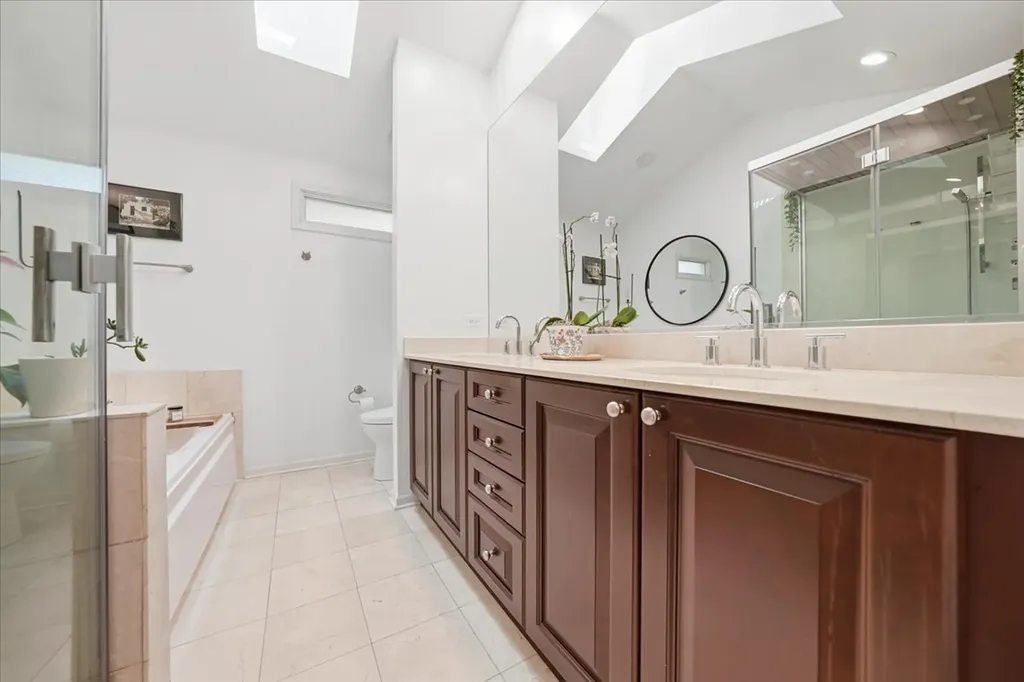 344 West Scott Street Chicago IL 60610