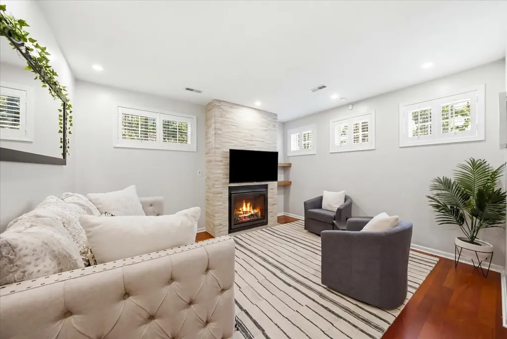 344 West Scott Street Chicago IL 60610