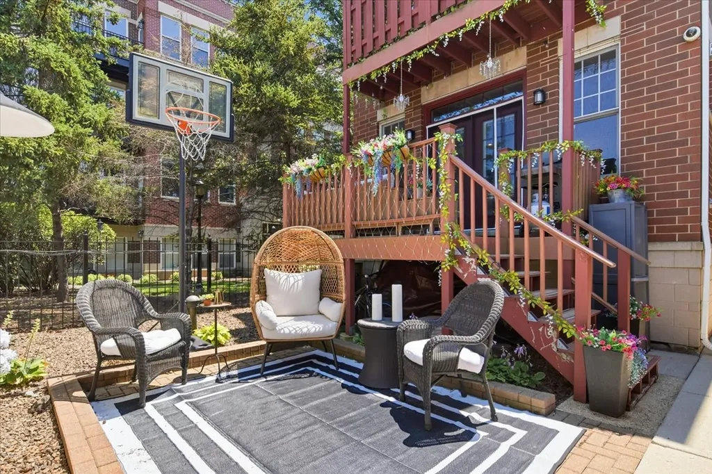 344 West Scott Street Chicago IL 60610