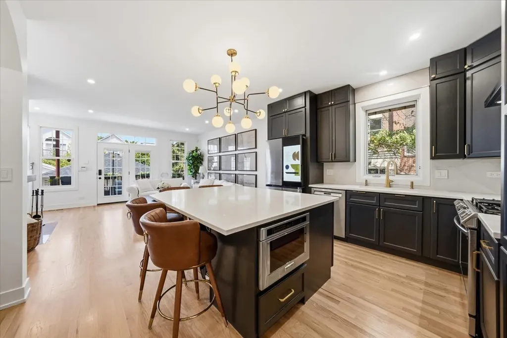 344 West Scott Street Chicago IL 60610
