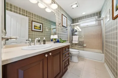 344 West Scott Street Chicago IL 60610