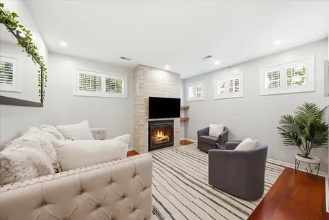 344 West Scott Street Chicago IL 60610
