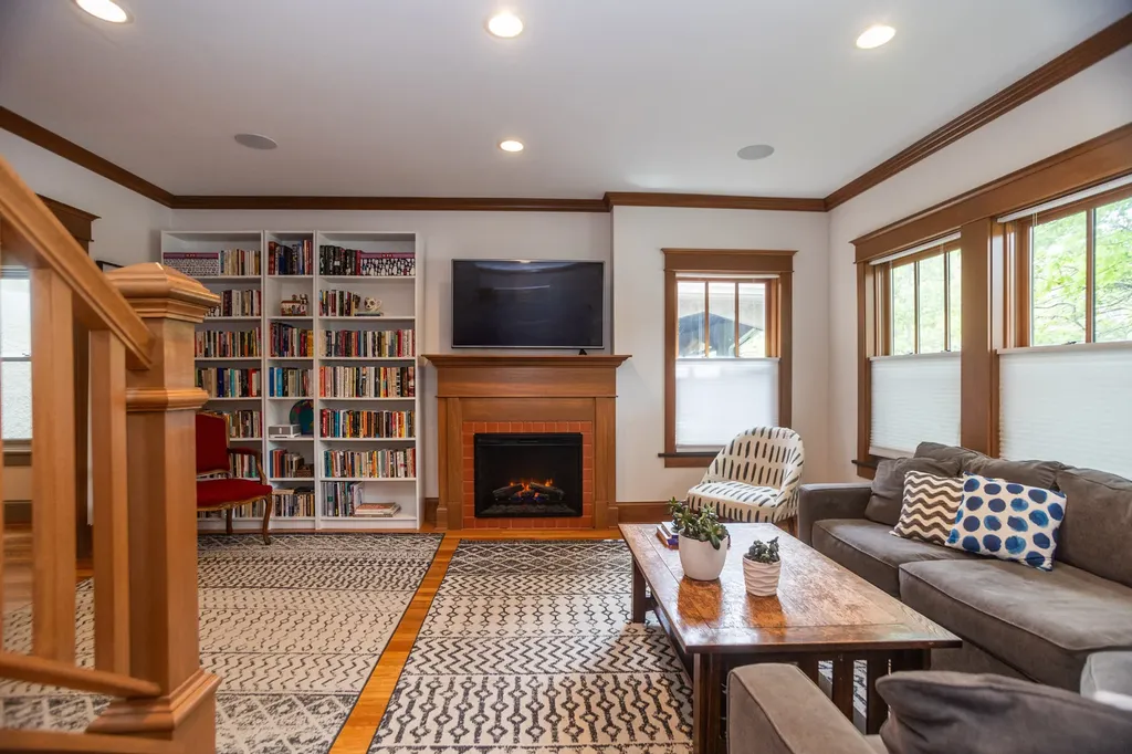 4519 North Sacramento Avenue Chicago IL 60625