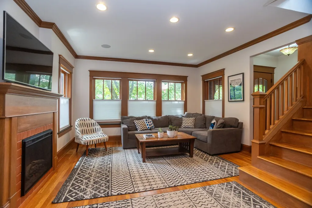4519 North Sacramento Avenue Chicago IL 60625