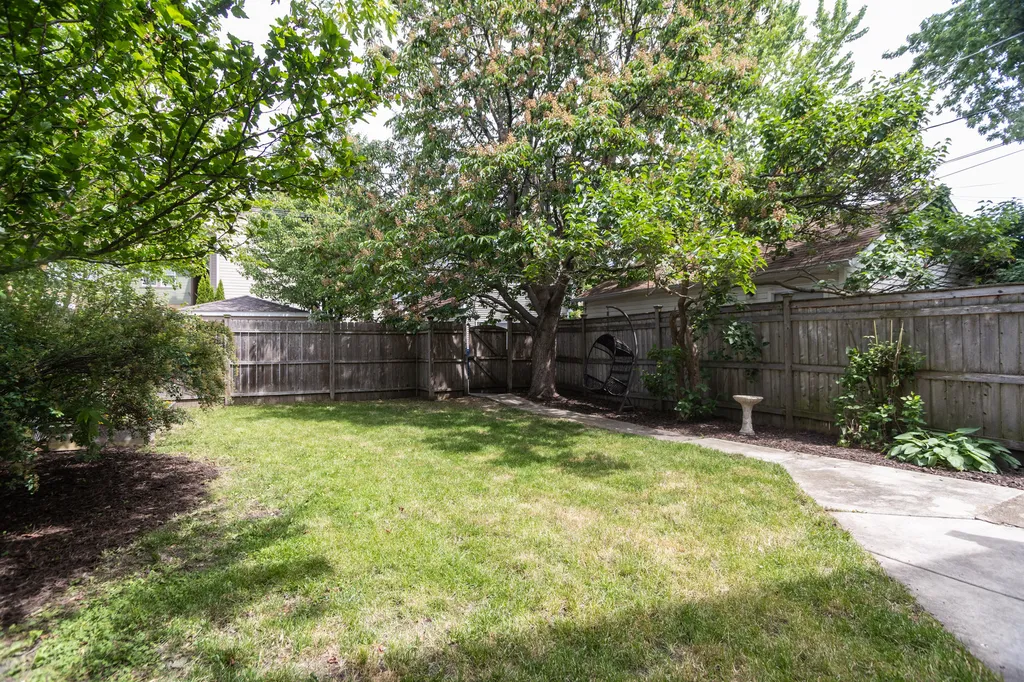 4519 North Sacramento Avenue Chicago IL 60625