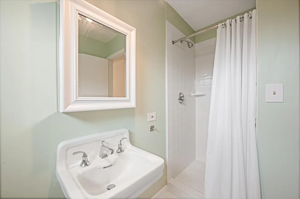 7448 Keeler Avenue Skokie IL 60076