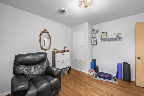925 42ND Street Moline IL 61265