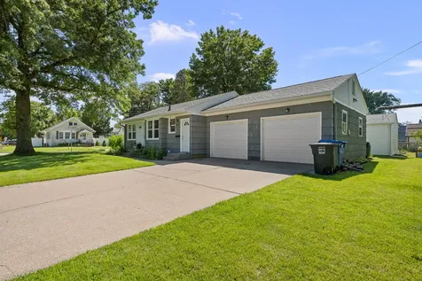 925 42ND Street Moline IL 61265