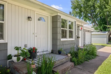 925 42ND Street Moline IL 61265