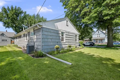 925 42ND Street Moline IL 61265