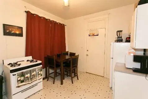 1927 West Schiller Street Chicago IL 60622