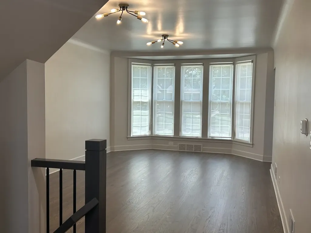 8405 South Indiana Avenue Chicago IL 60619